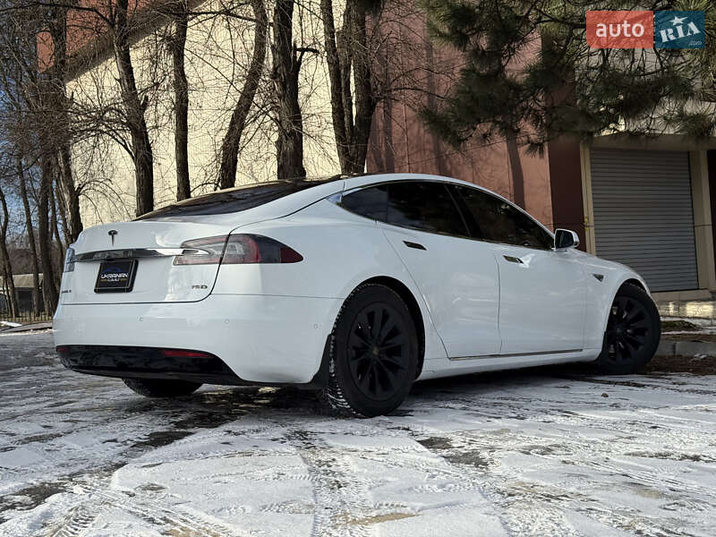 Лифтбек Tesla Model S 2016 в Днепре фото 10 Лифтбек Tesla Model S 2016 в Днепре