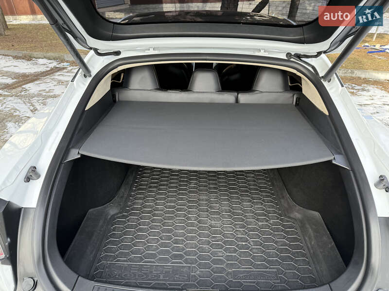Лифтбек Tesla Model S 2016 в Днепре фото 40 Лифтбек Tesla Model S 2016 в Днепре