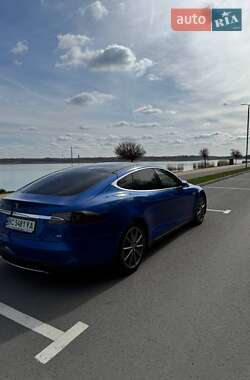 Лифтбек Tesla Model S 2015 в Буске