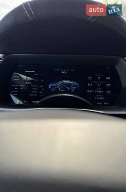Лифтбек Tesla Model S 2015 в Буске