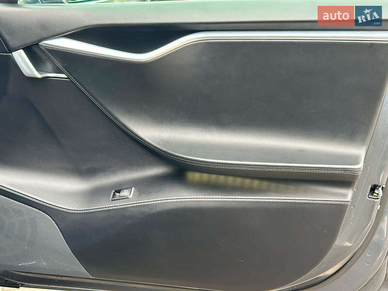 Лифтбек Tesla Model S 2016 в Одессе