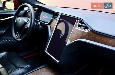 Лифтбек Tesla Model S 2017 в Сходнице