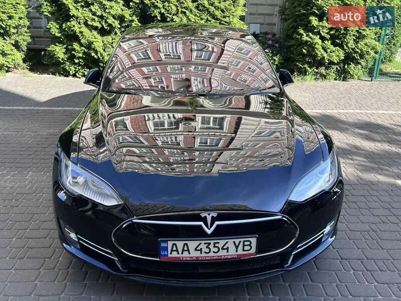 Ліфтбек Tesla Model S 2016 в Києві