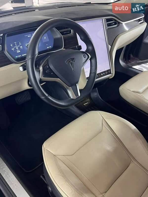 Лифтбек Tesla Model S 2016 в Киеве