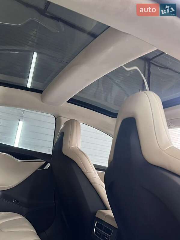 Лифтбек Tesla Model S 2016 в Киеве