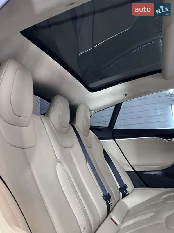 Лифтбек Tesla Model S 2016 в Киеве