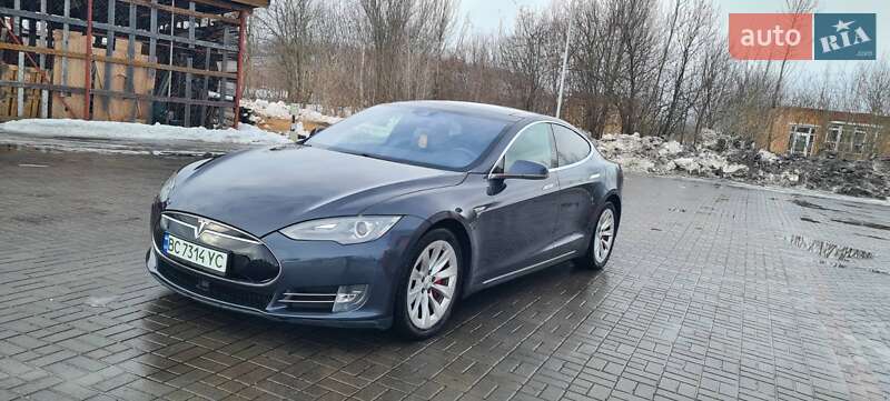 Tesla Model S 2015