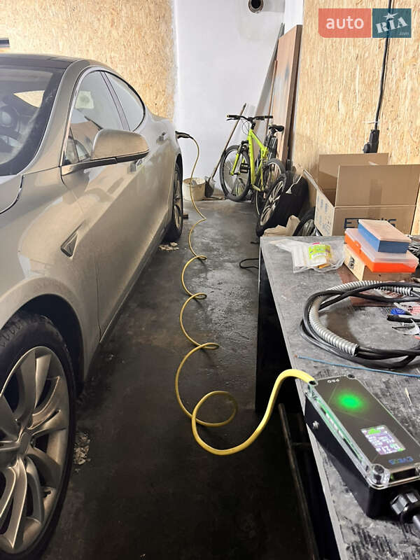 Лифтбек Tesla Model S 2013 в Киеве