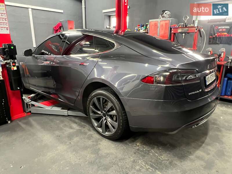 Ліфтбек Tesla Model S 2015 в Софіївській Борщагівці фото 4 Ліфтбек Tesla Model S 2015 в Софіївській Борщагівці