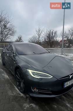 Лифтбек Tesla Model S 2018 в Киеве