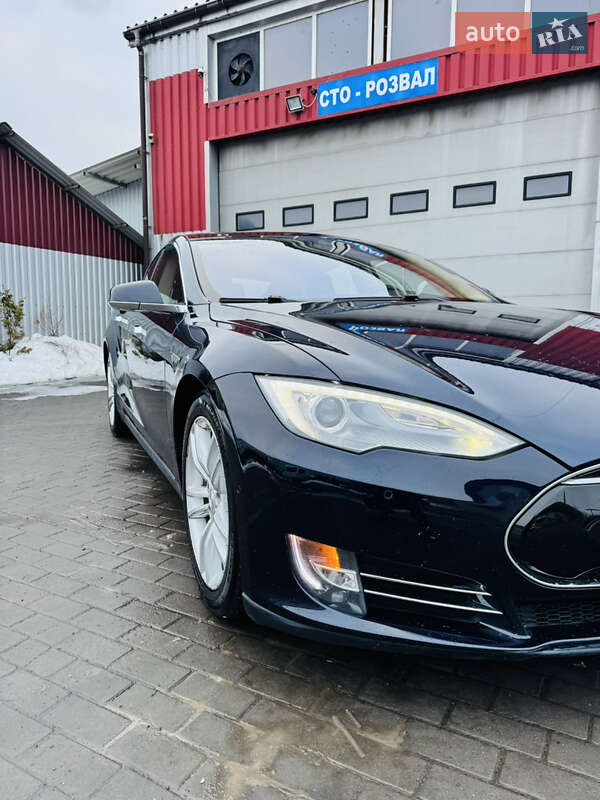 Лифтбек Tesla Model S 2015 в Ровно фото 20 Лифтбек Tesla Model S 2015 в Ровно