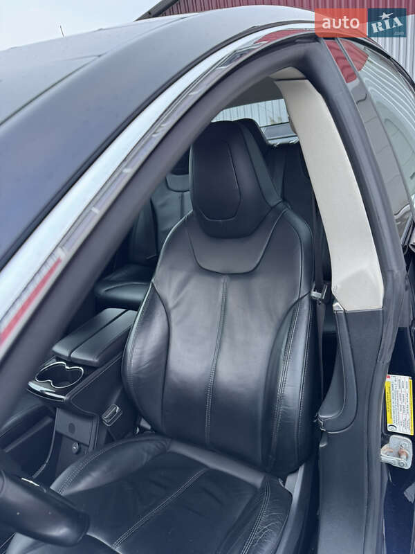 Лифтбек Tesla Model S 2015 в Ровно фото 26 Лифтбек Tesla Model S 2015 в Ровно