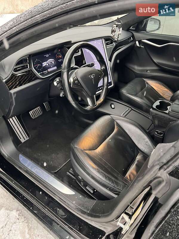 Лифтбек Tesla Model S 2016 в Киеве фото 10 Лифтбек Tesla Model S 2016 в Киеве