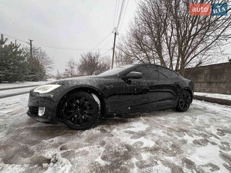 Лифтбек Tesla Model S 2016 в Киеве фото 5 Лифтбек Tesla Model S 2016 в Киеве