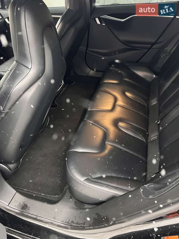 Лифтбек Tesla Model S 2016 в Киеве фото 12 Лифтбек Tesla Model S 2016 в Киеве