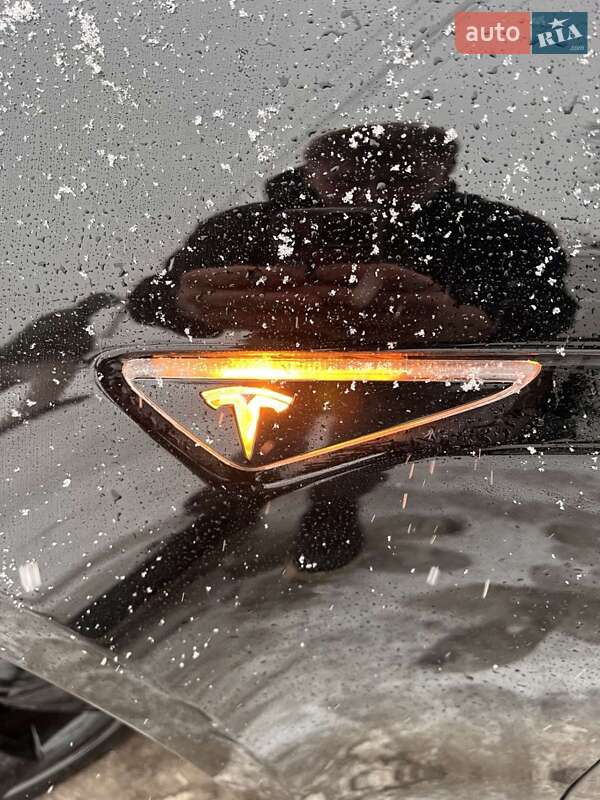 Лифтбек Tesla Model S 2016 в Киеве фото 15 Лифтбек Tesla Model S 2016 в Киеве