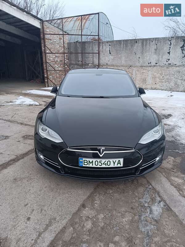 Лифтбек Tesla Model S 2014 в Ромнах