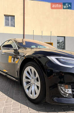 Лифтбек Tesla Model S 2017 в Ивано-Франковске