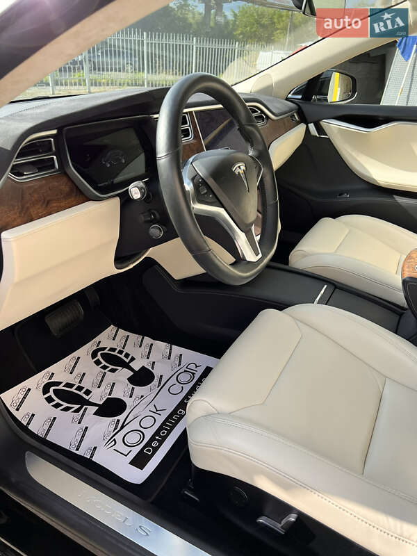Ліфтбек Tesla Model S 2017 в Івано-Франківську