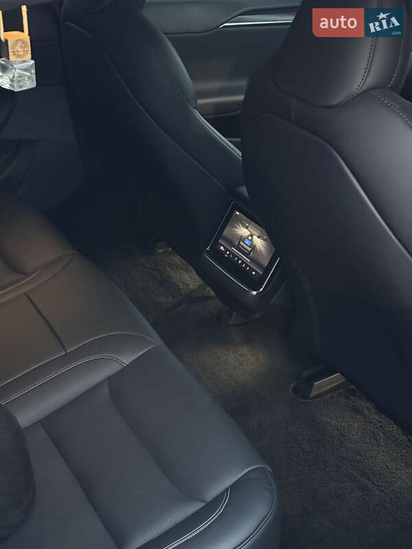 Ліфтбек Tesla Model S 2021 в Львові