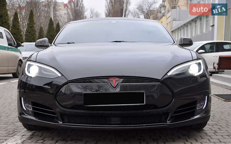 Tesla Model S 2015