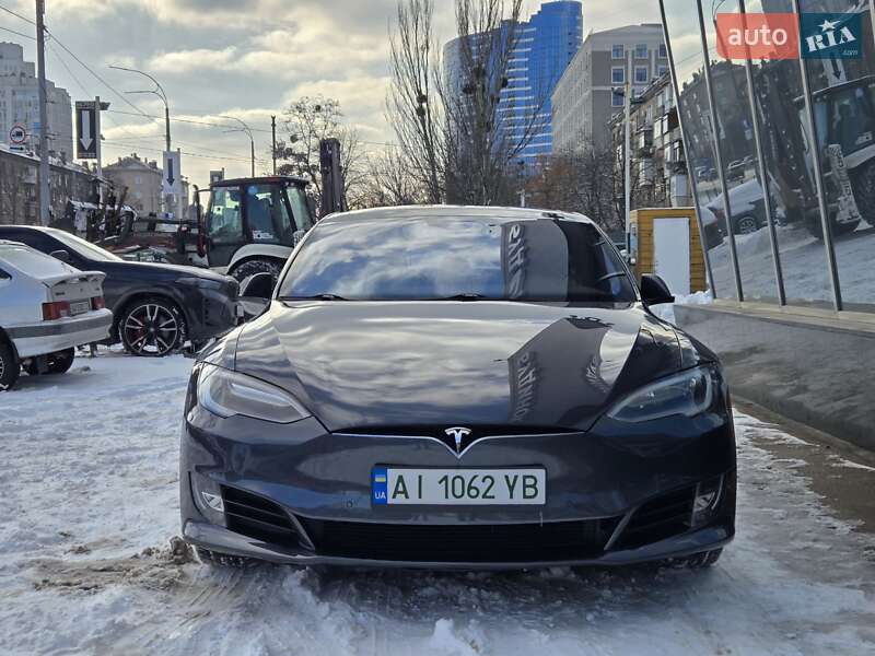 Лифтбек Tesla Model S 2016 в Киеве фото 3 Лифтбек Tesla Model S 2016 в Киеве