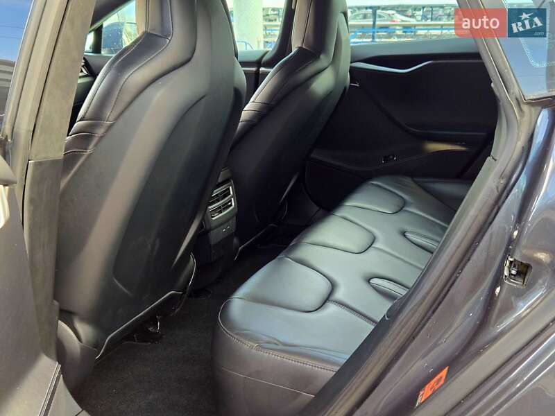 Лифтбек Tesla Model S 2016 в Киеве фото 16 Лифтбек Tesla Model S 2016 в Киеве