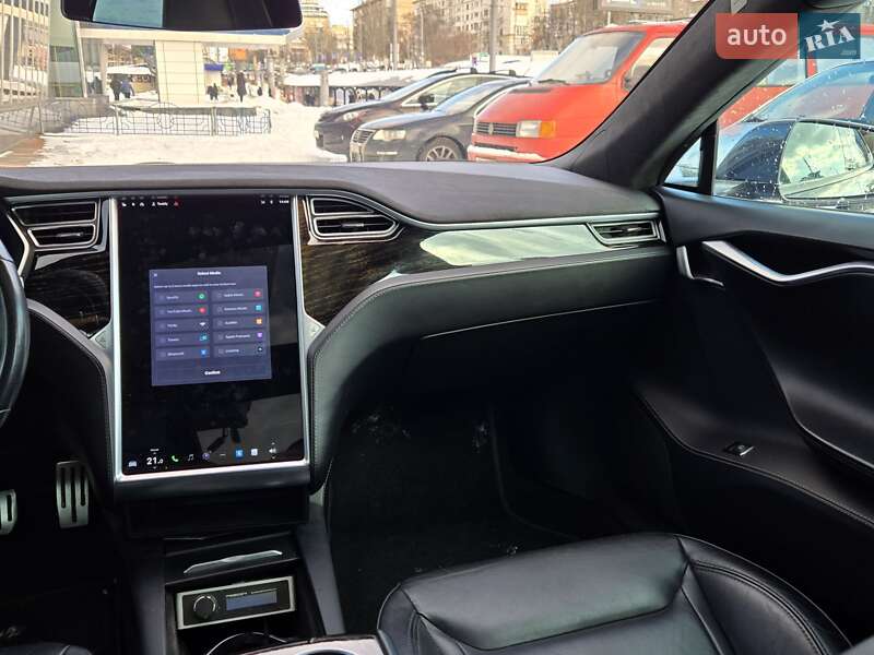 Лифтбек Tesla Model S 2016 в Киеве фото 21 Лифтбек Tesla Model S 2016 в Киеве