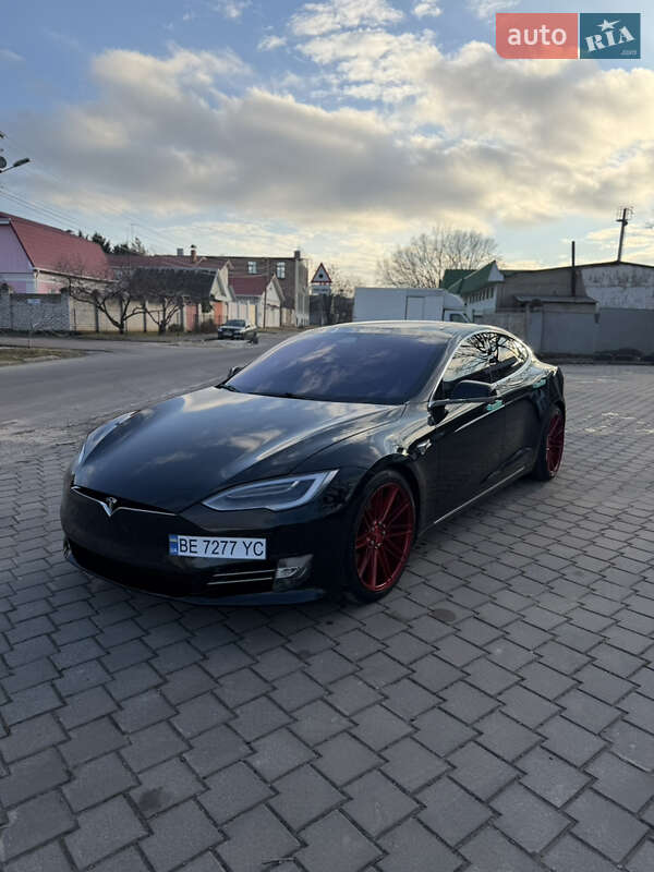 Лифтбек Tesla Model S 2018 в Николаеве