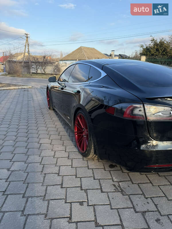 Лифтбек Tesla Model S 2018 в Николаеве