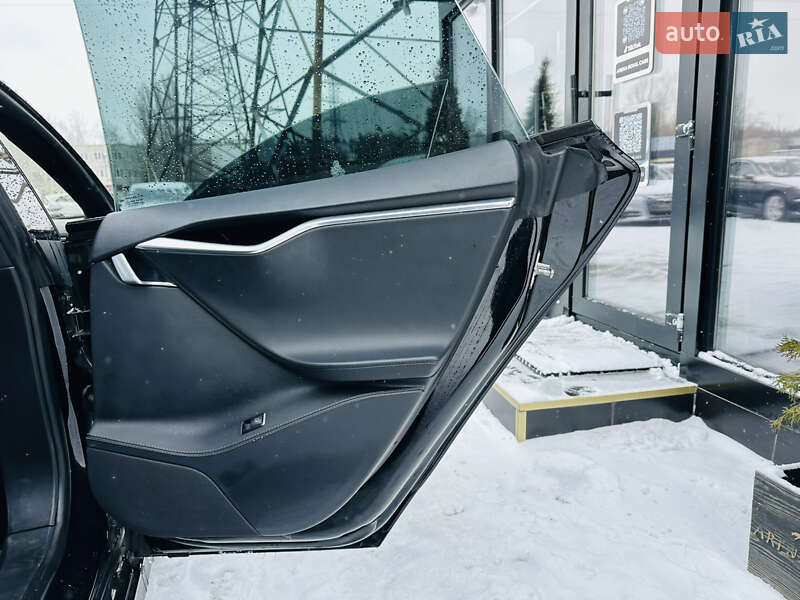 Ліфтбек Tesla Model S 2014 в Харкові