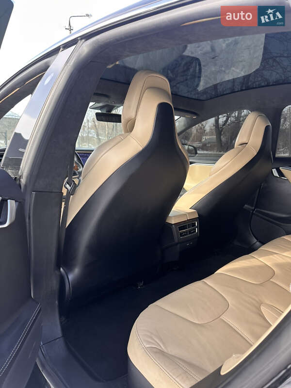 Лифтбек Tesla Model S 2017 в Черновцах фото 15 Лифтбек Tesla Model S 2017 в Черновцах