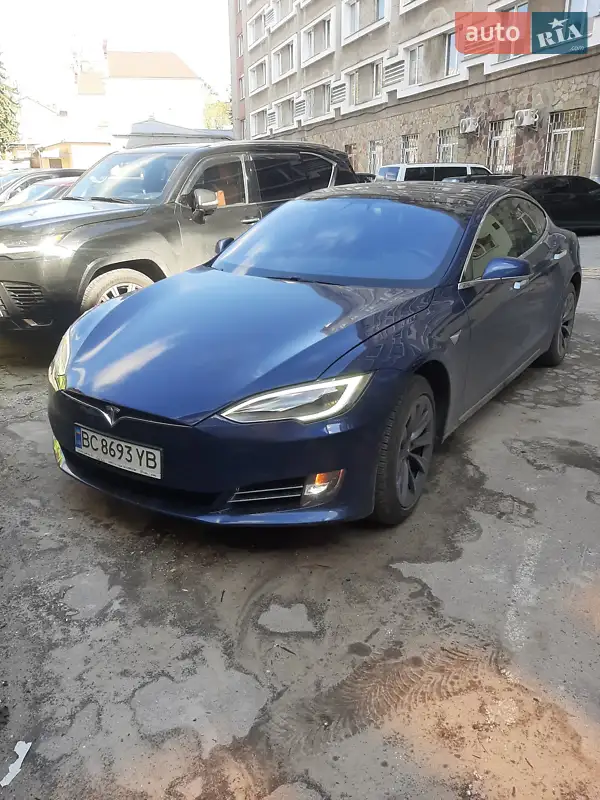 Tesla Model S 2020