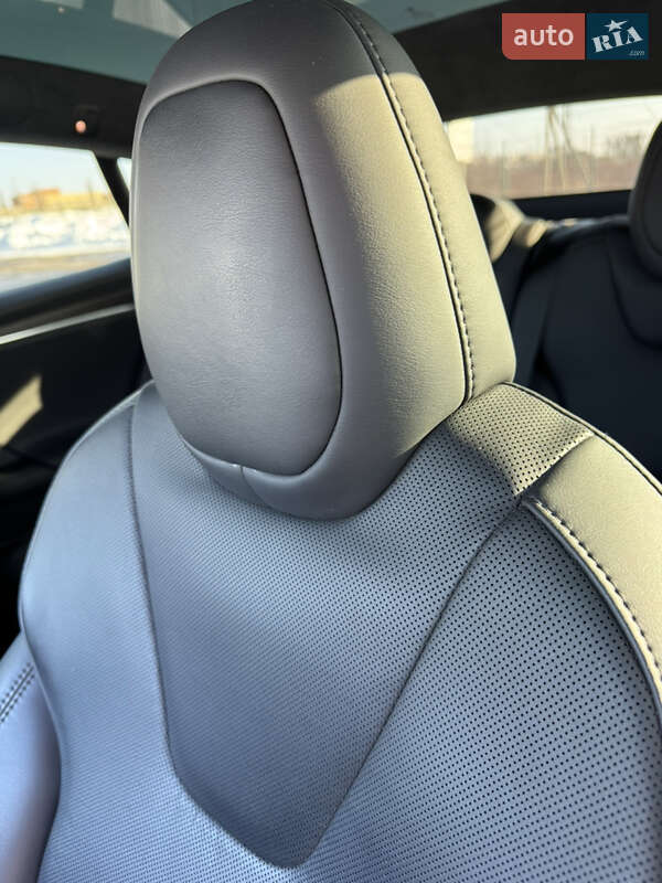 Лифтбек Tesla Model S 2021 в Ровно