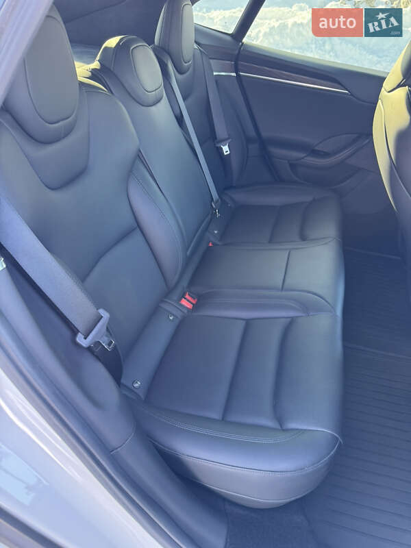 Лифтбек Tesla Model S 2021 в Ровно