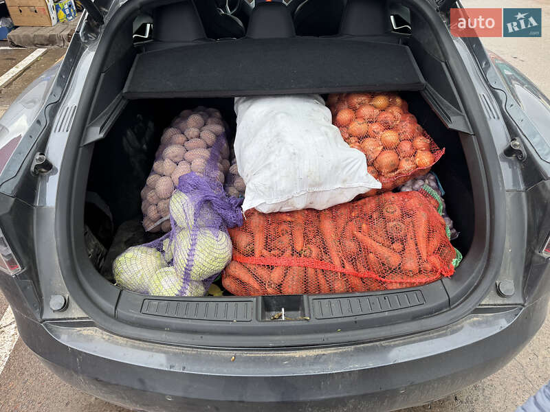 Лифтбек Tesla Model S 2017 в Киеве