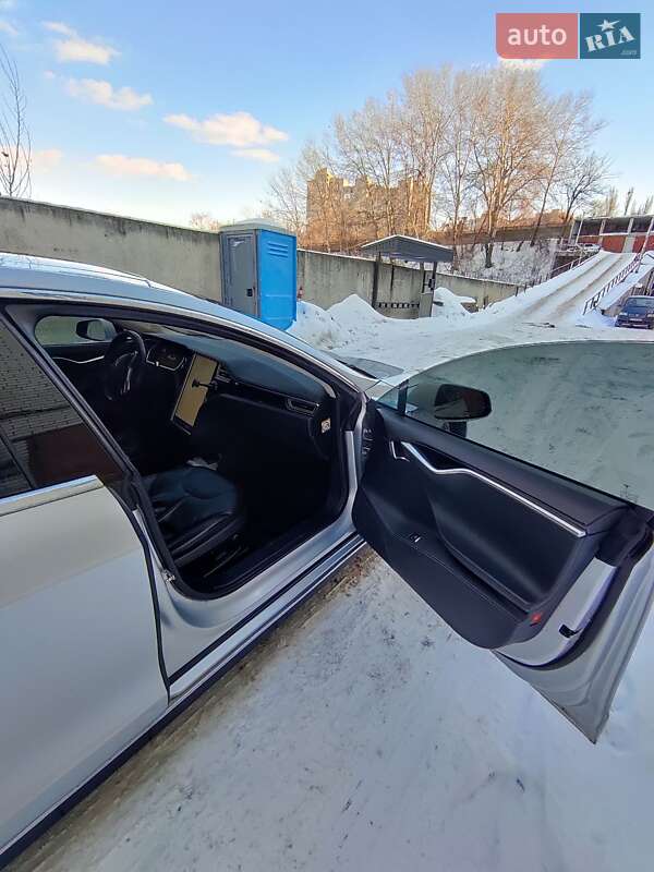 Ліфтбек Tesla Model S 2013 в Києві