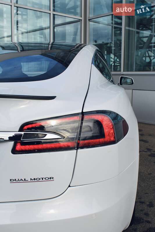 Ліфтбек Tesla Model S 2019 в Києві