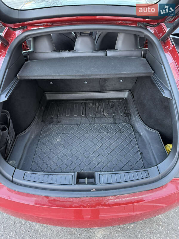 Ліфтбек Tesla Model S 2018 в Одесі