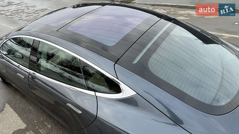 Ліфтбек Tesla Model S 2016 в Бучі