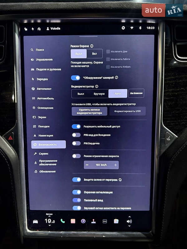 Ліфтбек Tesla Model S 2016 в Львові