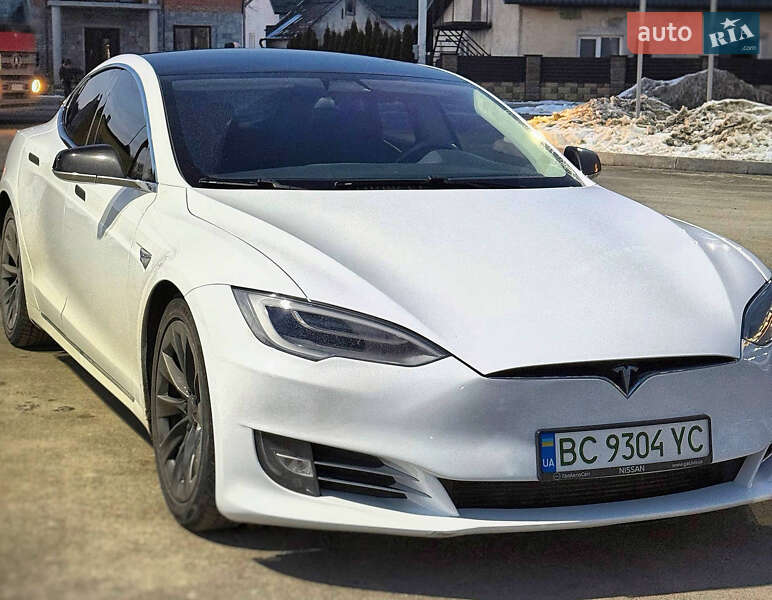 Ліфтбек Tesla Model S 2016 в Львові