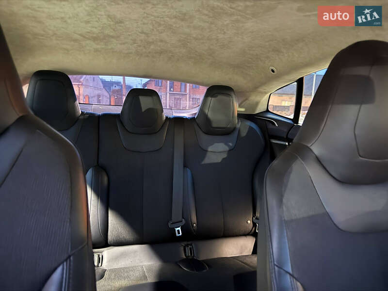 Ліфтбек Tesla Model S 2016 в Львові