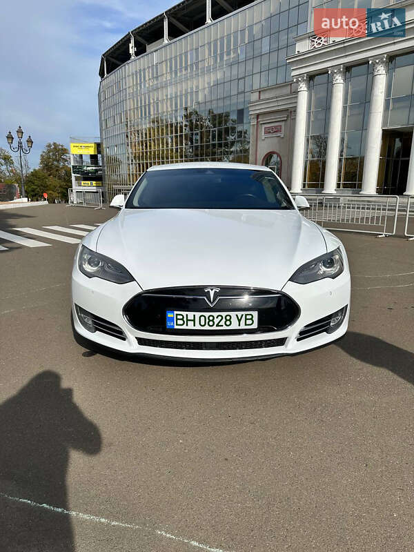 Лифтбек Tesla Model S 2016 в Одессе