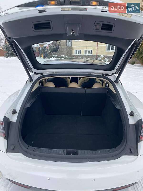 Лифтбек Tesla Model S 2013 в Ивано-Франковске