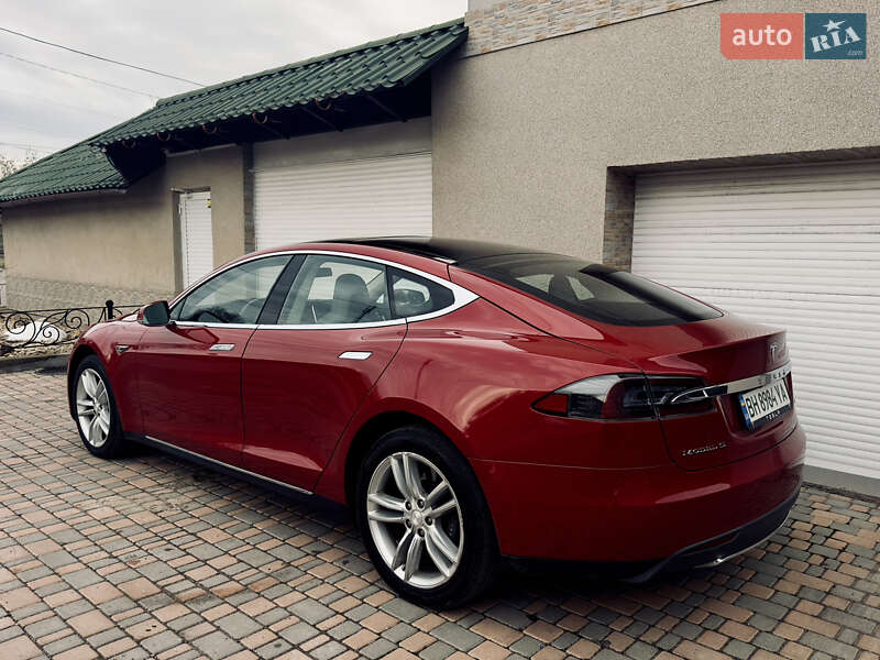 Ліфтбек Tesla Model S 2015 в Одесі