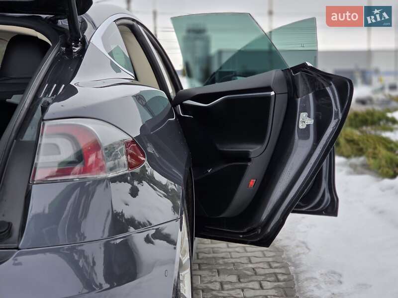 Лифтбек Tesla Model S 2014 в Тернополе фото 16 Лифтбек Tesla Model S 2014 в Тернополе