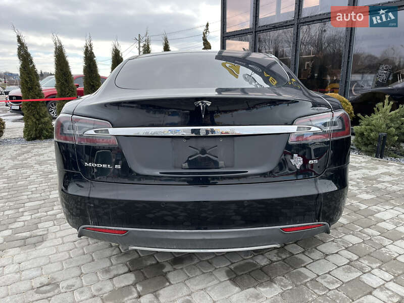 Лифтбек Tesla Model S 2014 в Львове