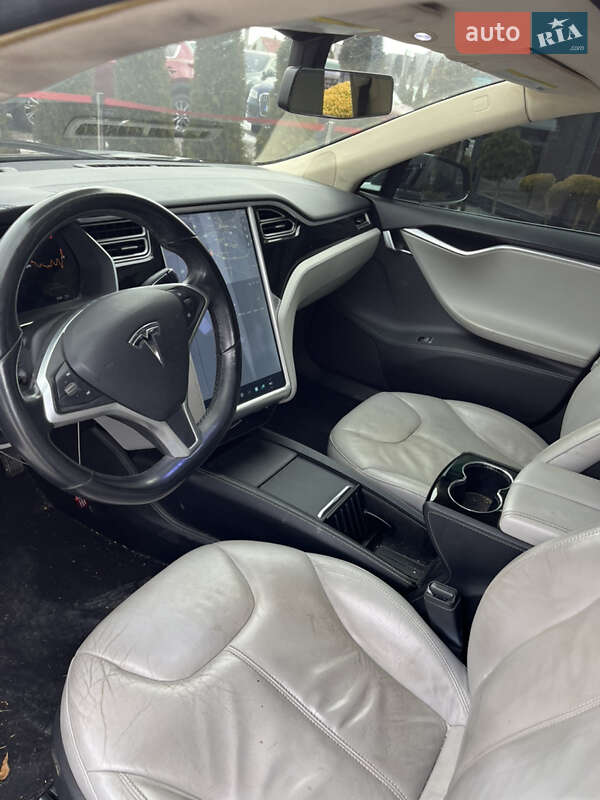 Лифтбек Tesla Model S 2014 в Львове