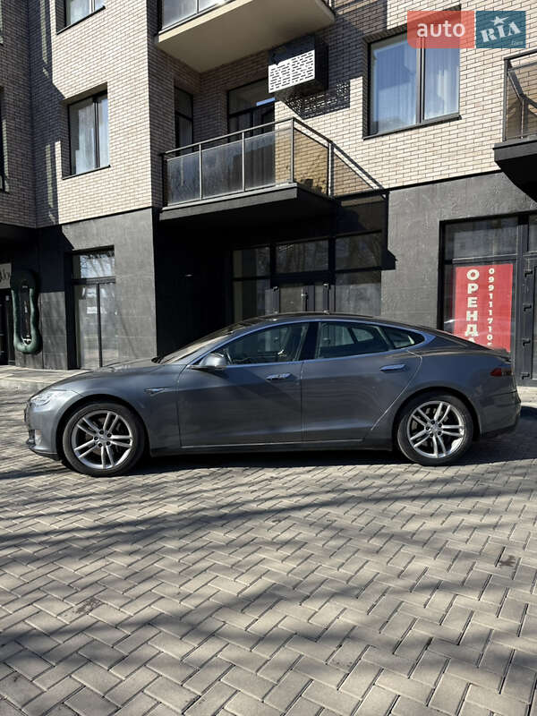 Лифтбек Tesla Model S 2013 в Ужгороде